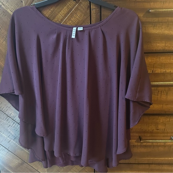 ELLE Poncho Top - Picture 1 of 3